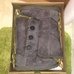 Bailey button triple ll UGGS
